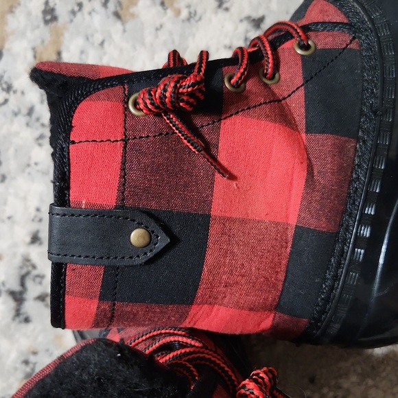 JustFab Loletta red & black Buffalo plaid duck boots EUC - Picture 9 of 10